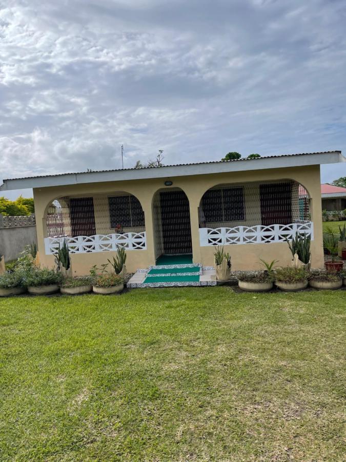 Bed and Breakfast Janessa'S Dwellery Port Vila Exteriér fotografie